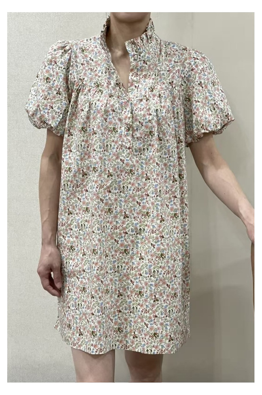 Robe courte manches ballon